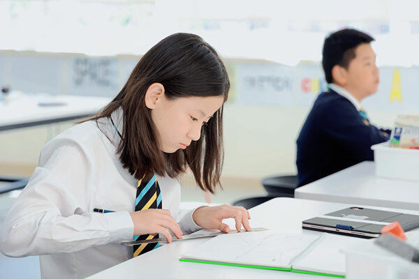 Grade 5 - 艺术课,南通惠立学校